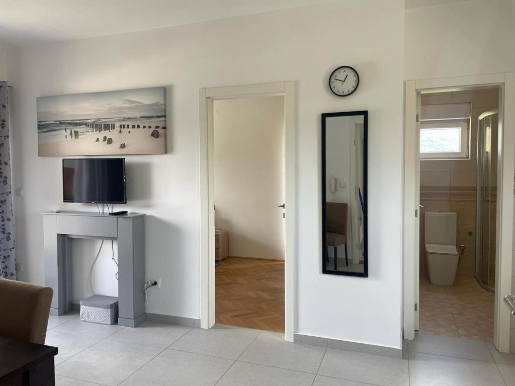Kristina Apartments Тиват Екстериор снимка