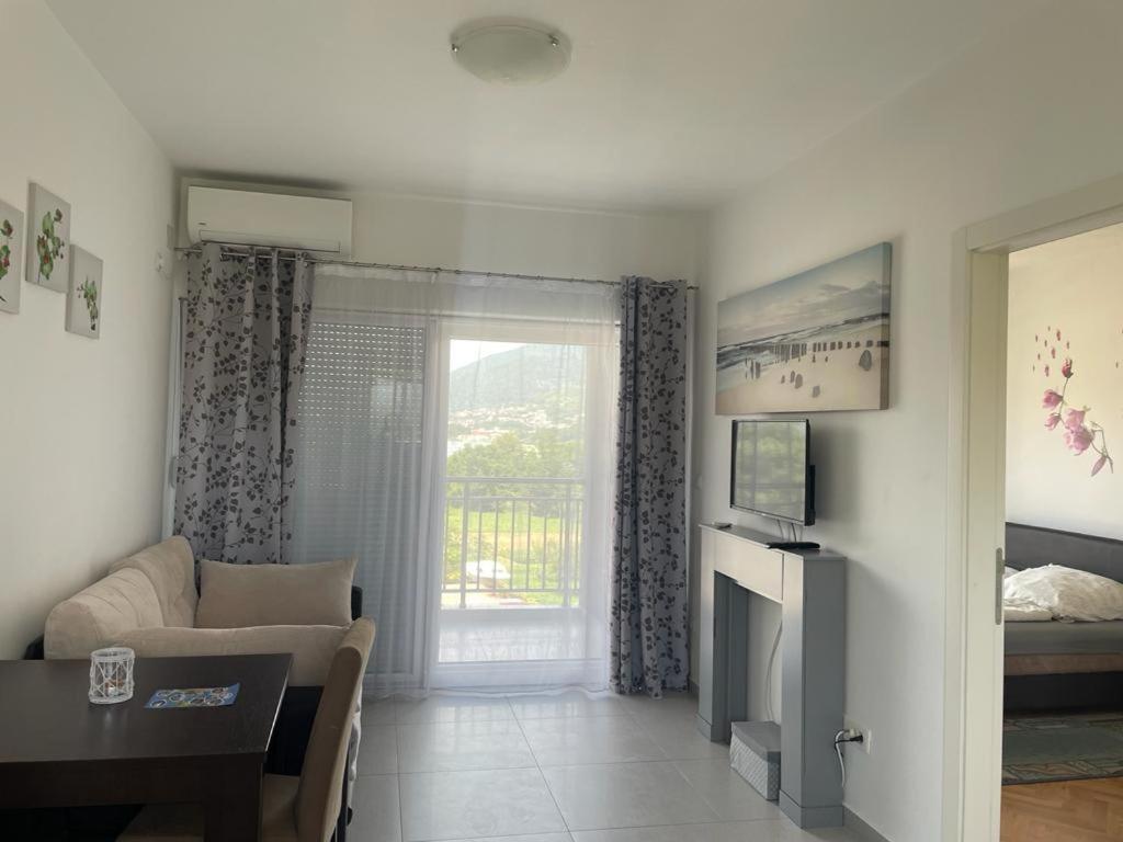 Kristina Apartments Тиват Екстериор снимка