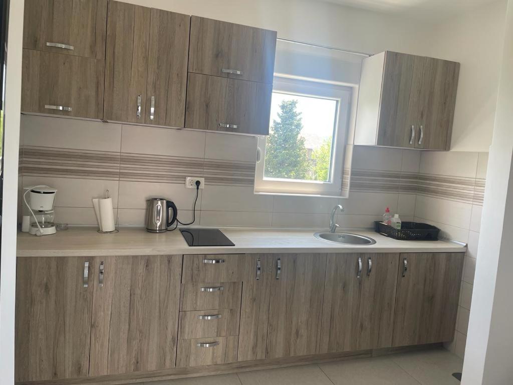 Kristina Apartments Тиват Екстериор снимка