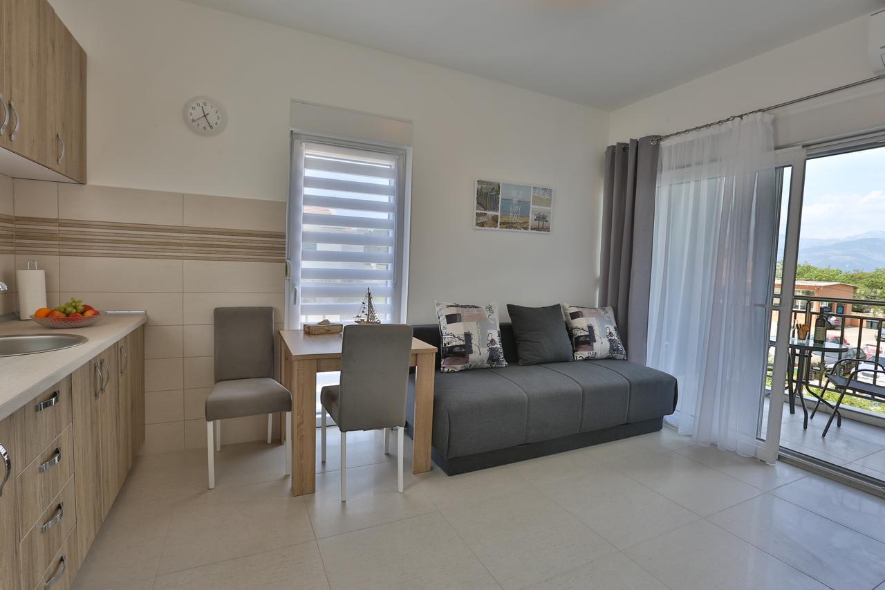 Kristina Apartments Тиват Екстериор снимка