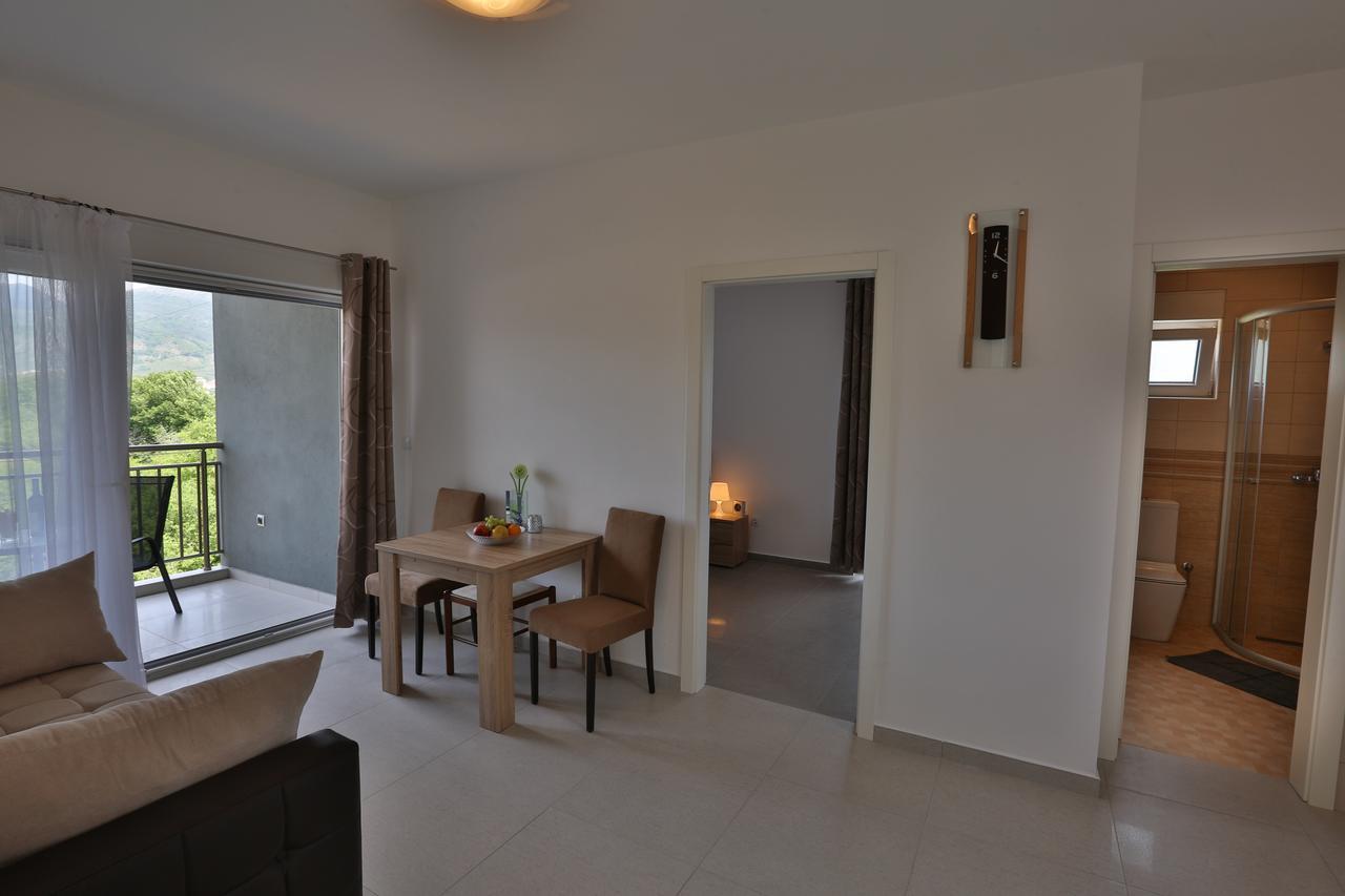 Kristina Apartments Тиват Екстериор снимка