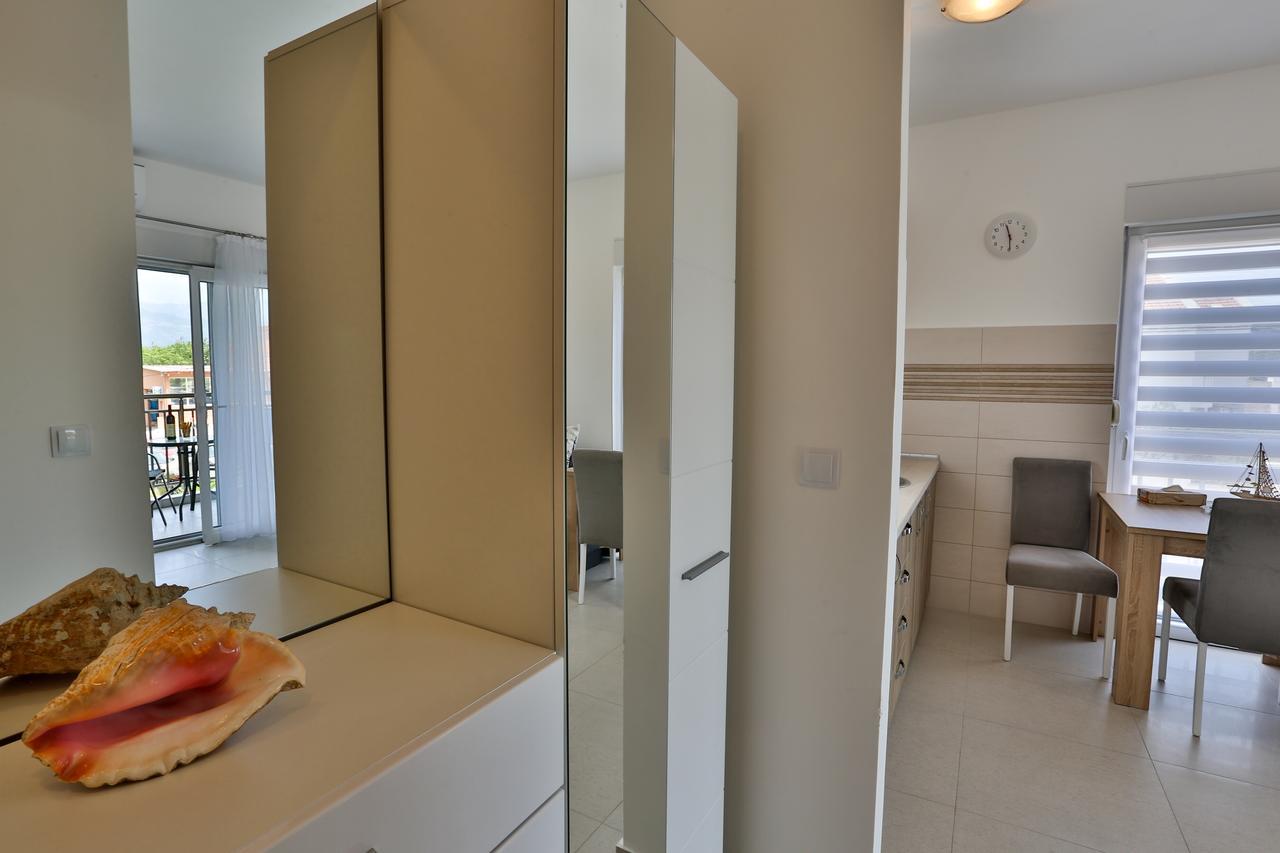 Kristina Apartments Тиват Екстериор снимка