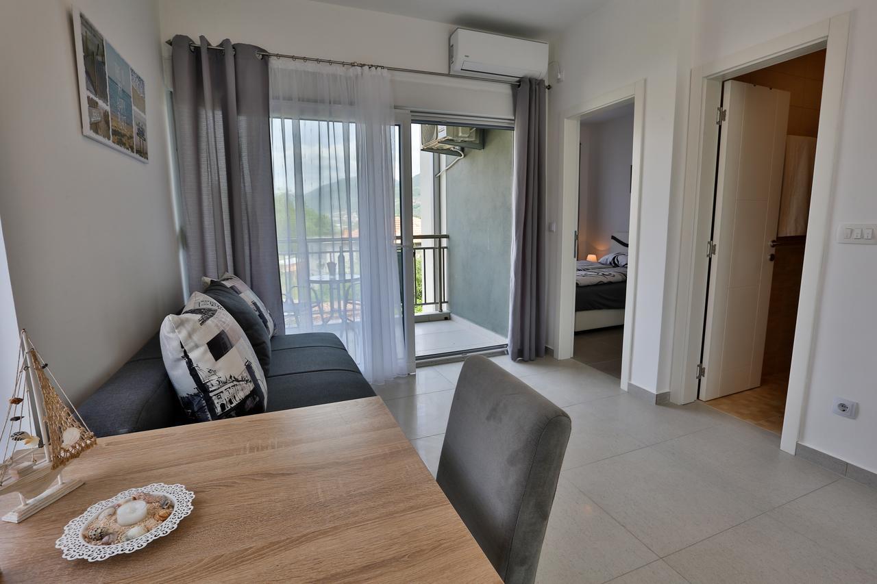 Kristina Apartments Тиват Екстериор снимка