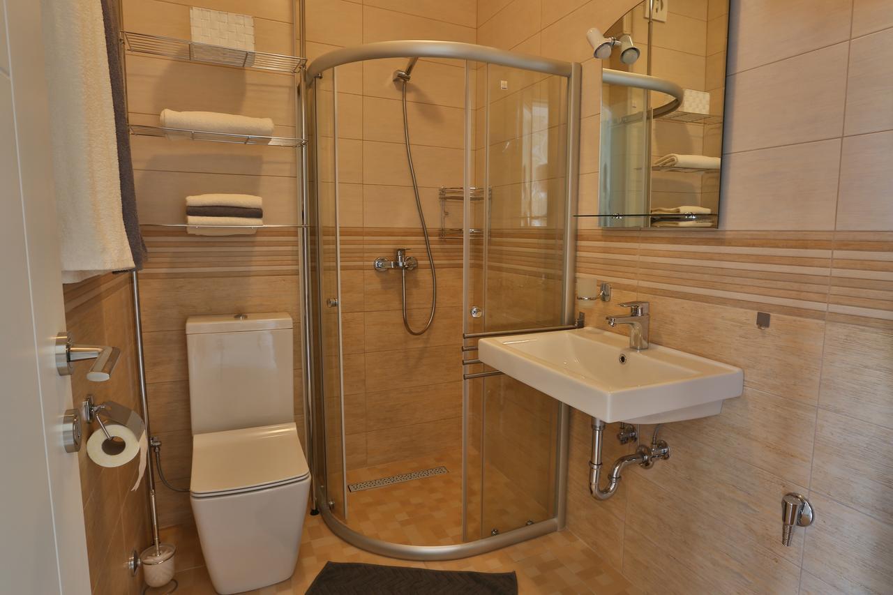 Kristina Apartments Тиват Екстериор снимка