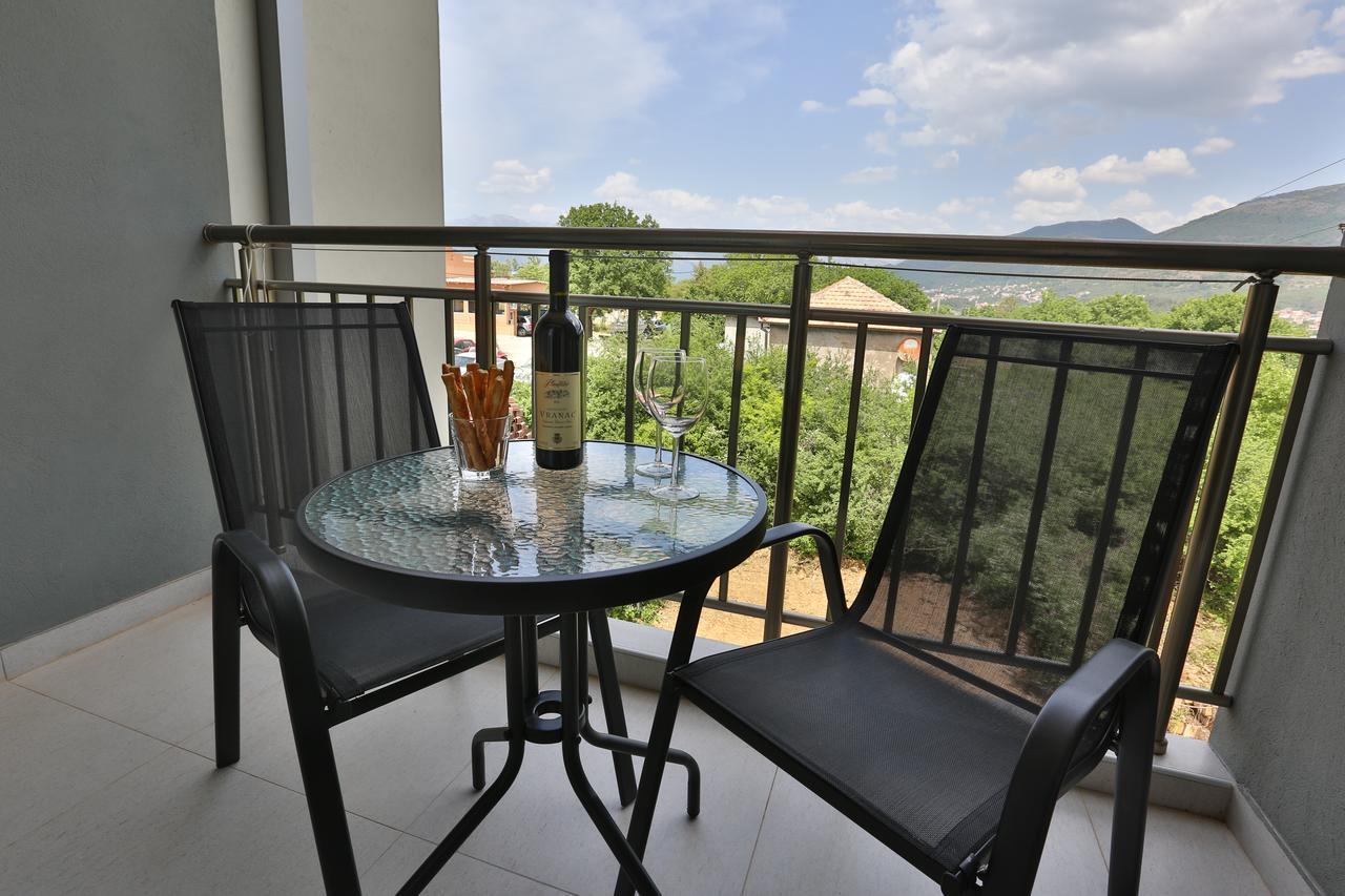 Kristina Apartments Тиват Екстериор снимка