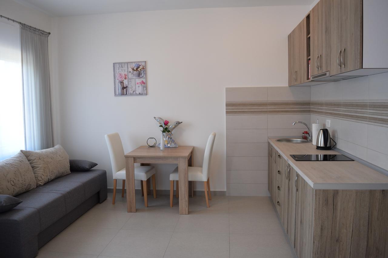Kristina Apartments Тиват Екстериор снимка