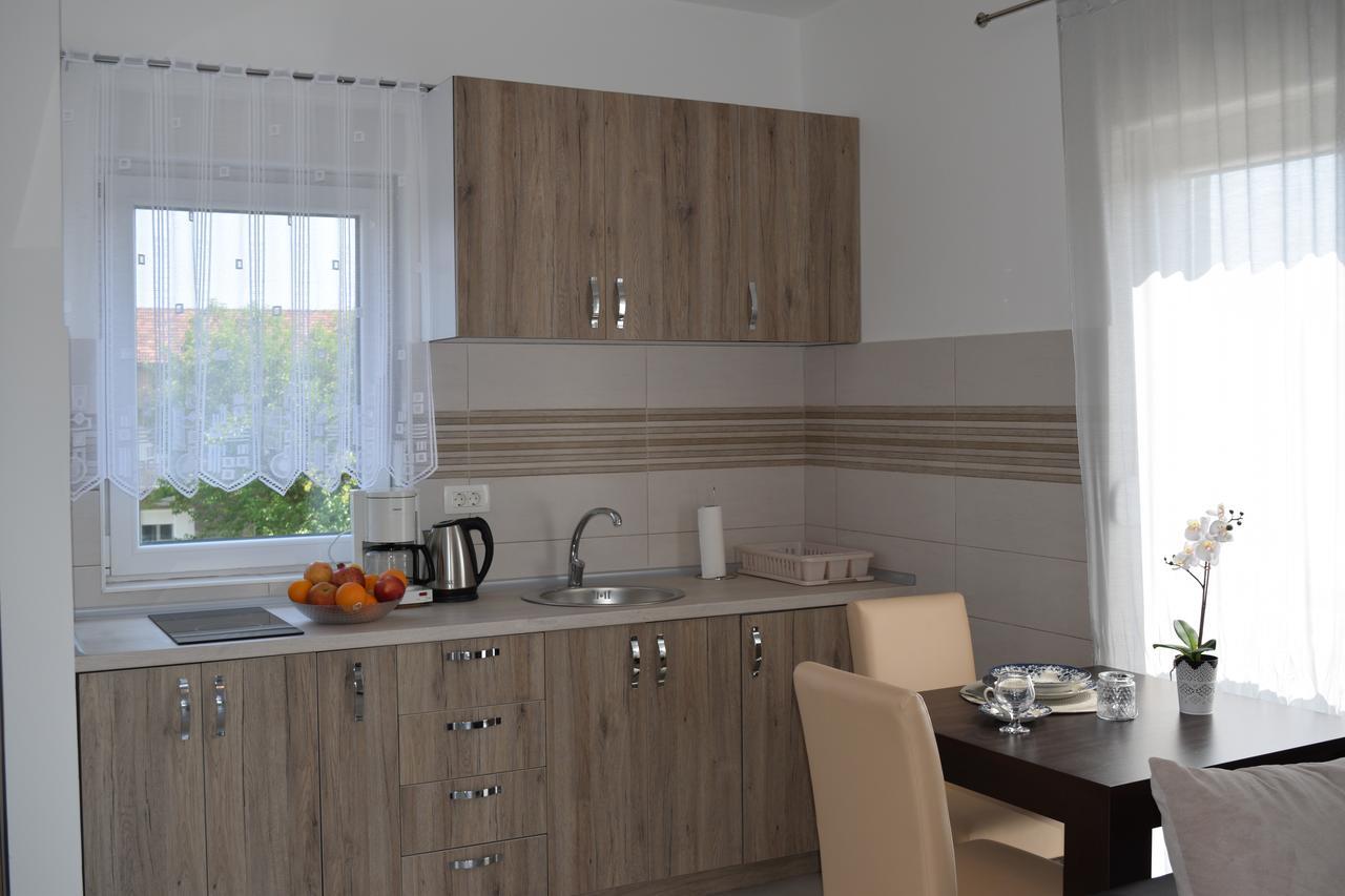 Kristina Apartments Тиват Екстериор снимка