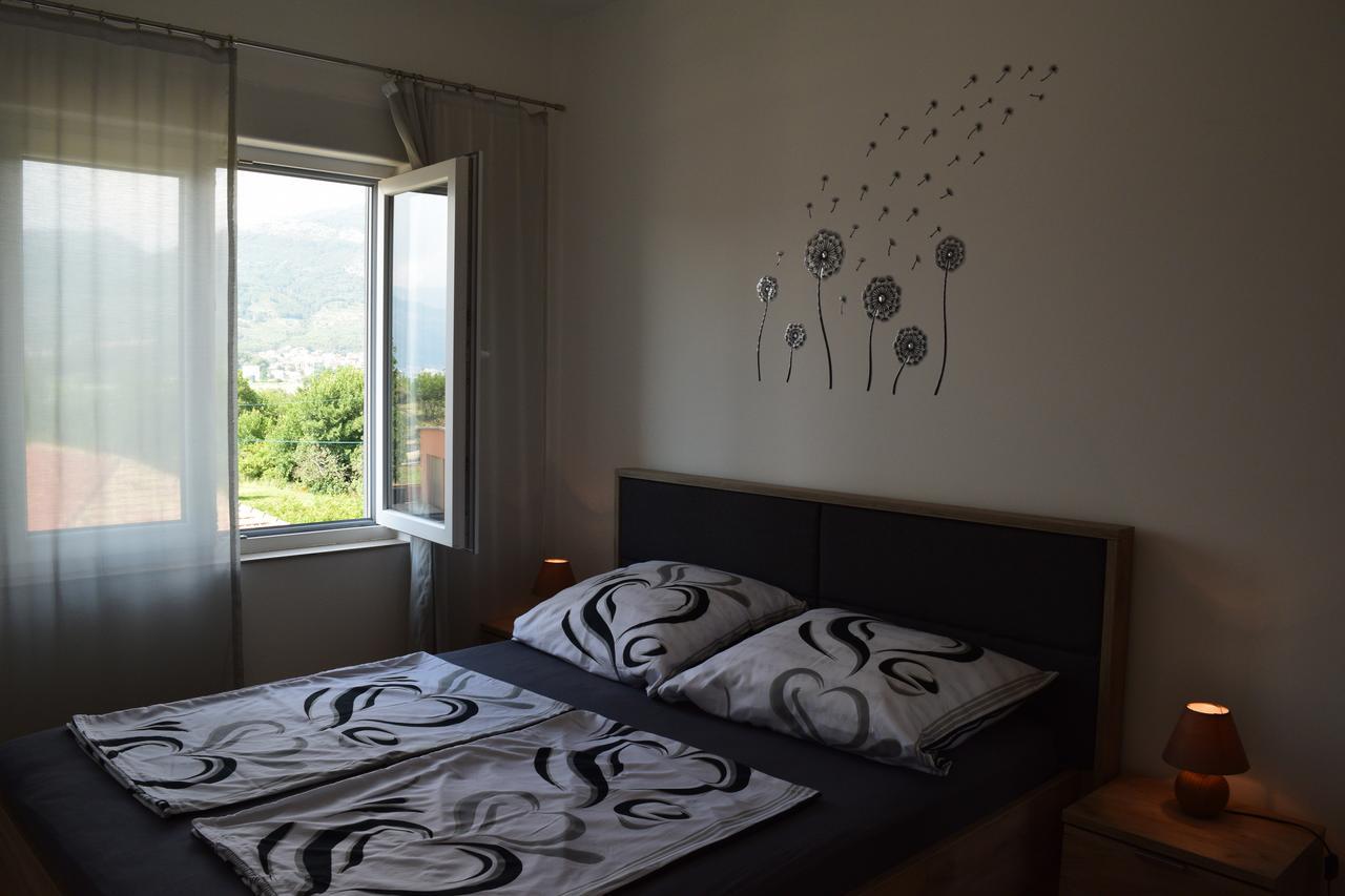 Kristina Apartments Тиват Екстериор снимка