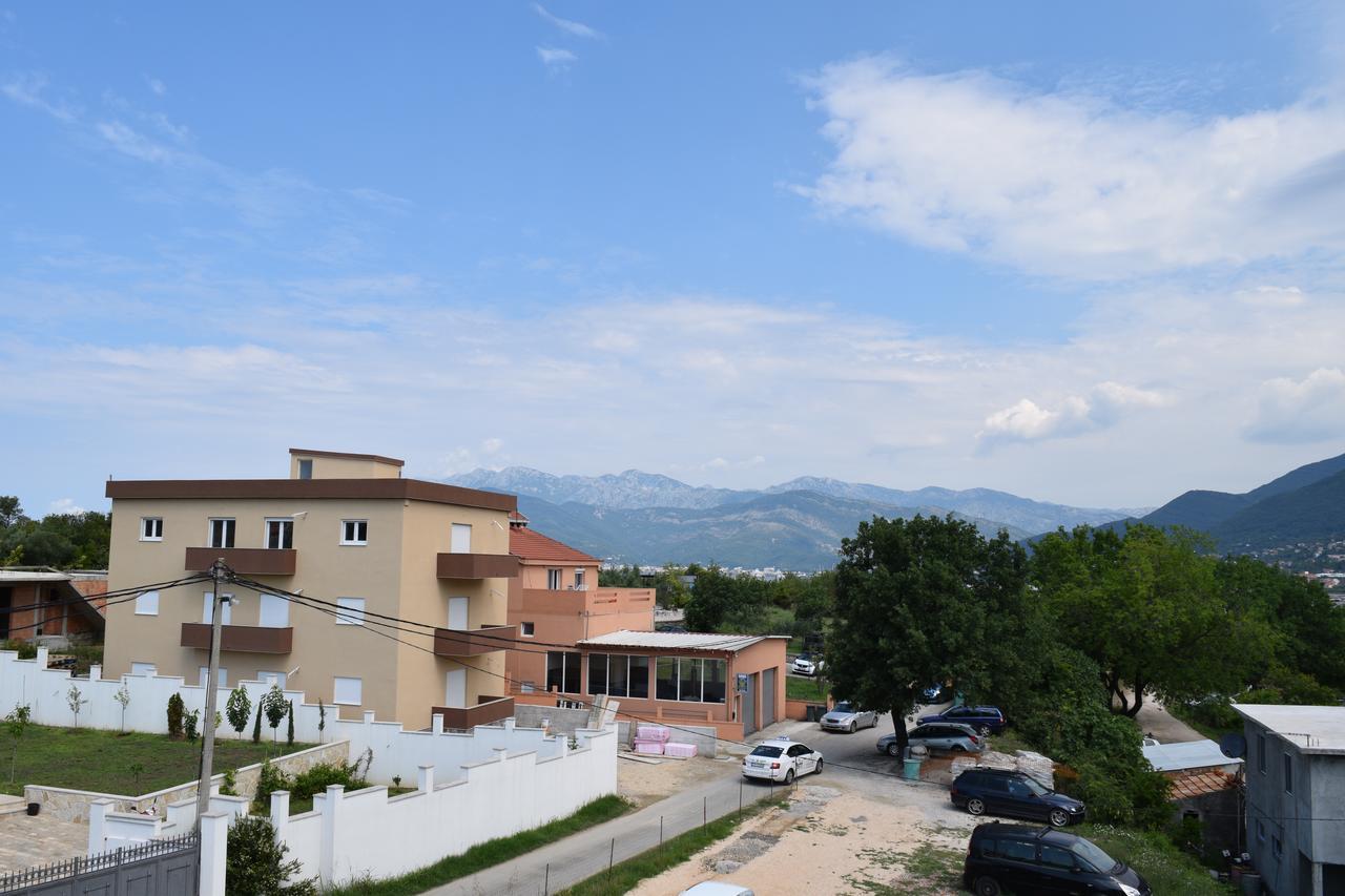 Kristina Apartments Тиват Екстериор снимка